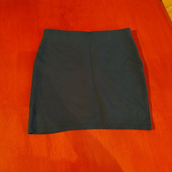 Aritzia Sunday Best medium green Tulip Mini Skirt NWOT - Picture 5 of 6